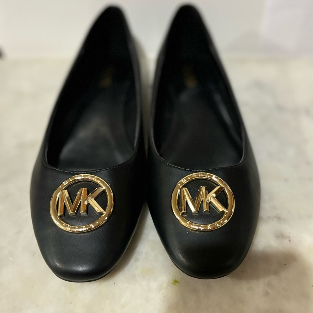New Micheal Kors Black flats